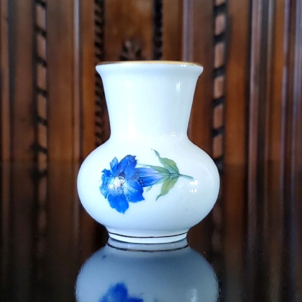Vntg Bavarian Blue 💙 Gentian Flower 2 1/2" Bud Vase Toothpick Holder Germany - Picture 13 of 13